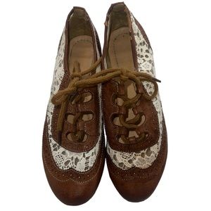 Vintage Report Wing Tip Lace Faux Leather Oxford Flat